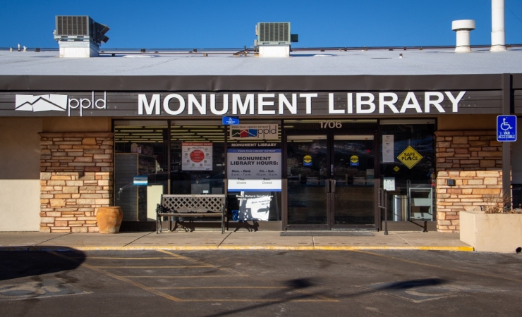 Photo of the entrance of Monument Library