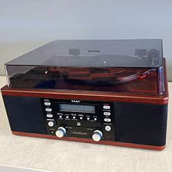 TEAC LP-R550USB CD Recorder with Turntable/Cassette Player