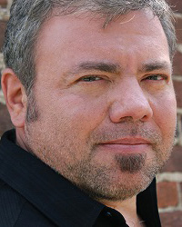 Author Robert Liparulo